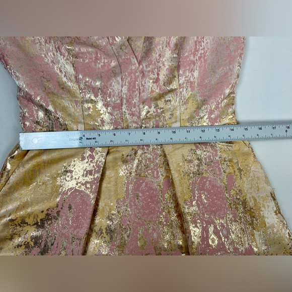 Vince Camuto Women's Jacquard Cap Sleeve Fit and Flare Pink and Gold Size 6 - Picture 11 of 15